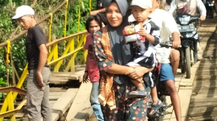 Rusaknya Jembatan Gantung Putuskan Akses Warga, Ribuan Penduduk di Mukomuko Terdampak